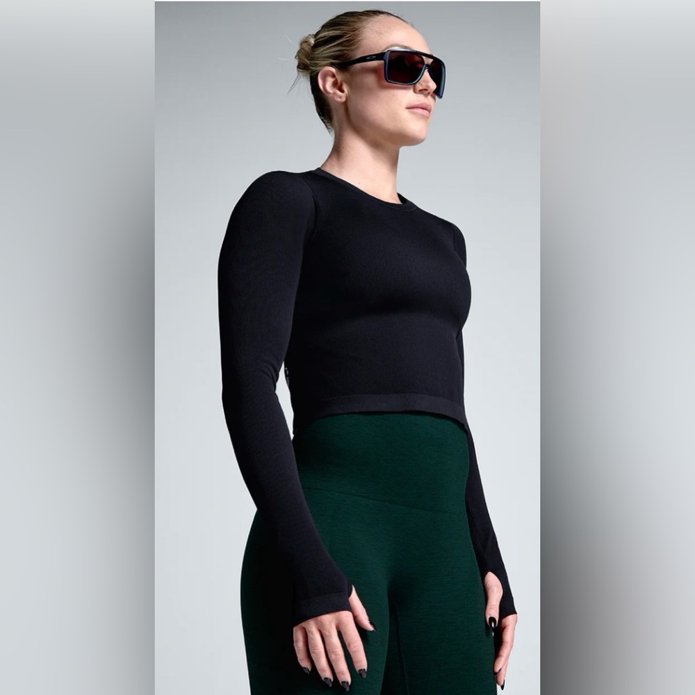 LNDR power crop long sleeve in black L-XL